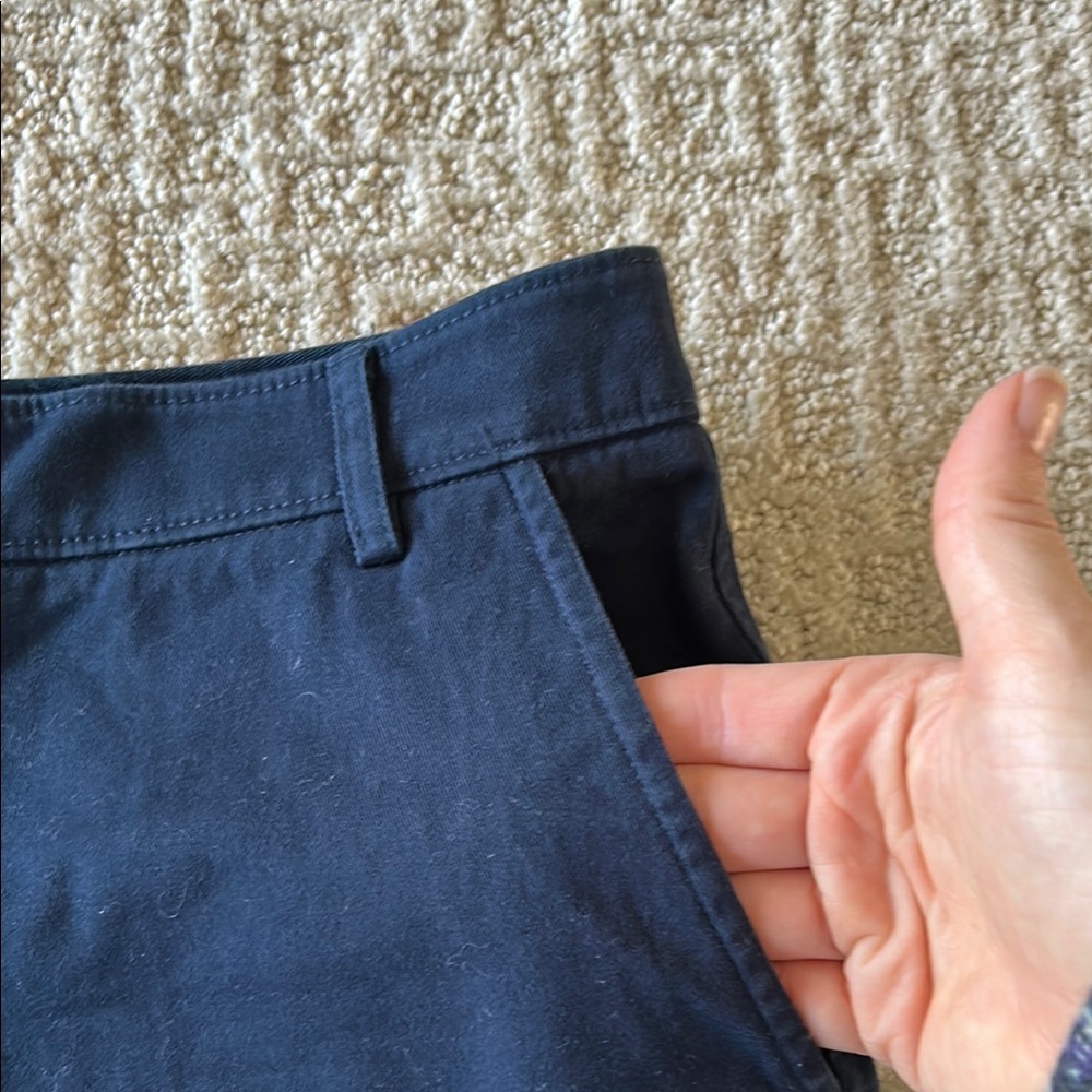 LL Bean signature Navy Shorts - Picture 3 of 4